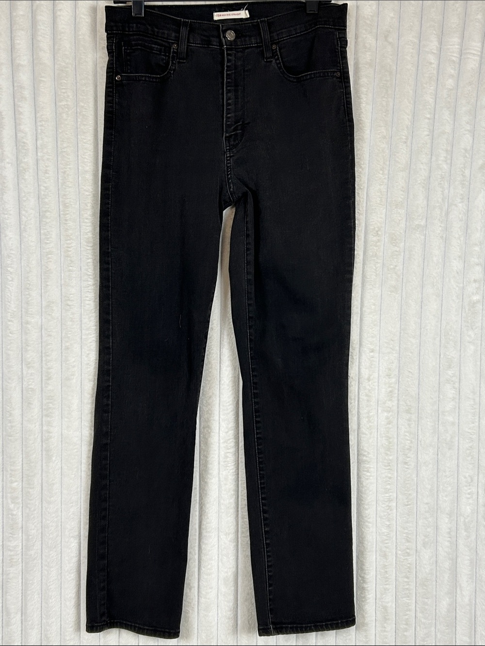 Levi's 724 High Rise Straight jeans in a washed black sz 31